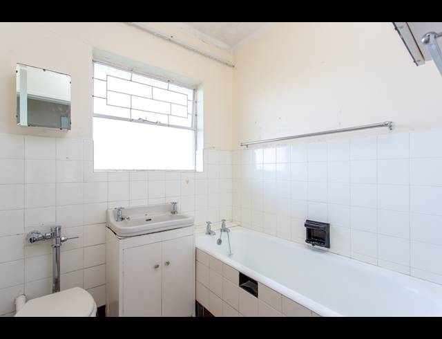 1 BEDROOM APARTMENT FOR SALE IN RONDEBOSCH VILLAGE